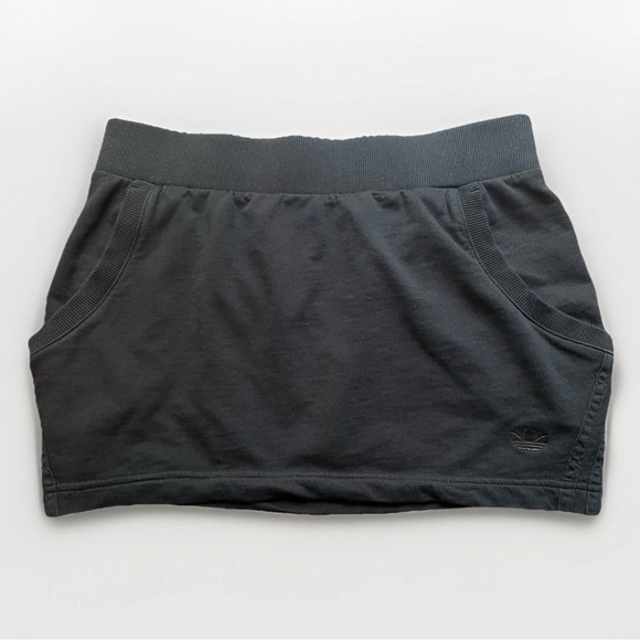 Vintage Adidas Women’s Mini Skirt Black Size Medium 3 Stripes Embroidered Logo - Picture 1 of 6